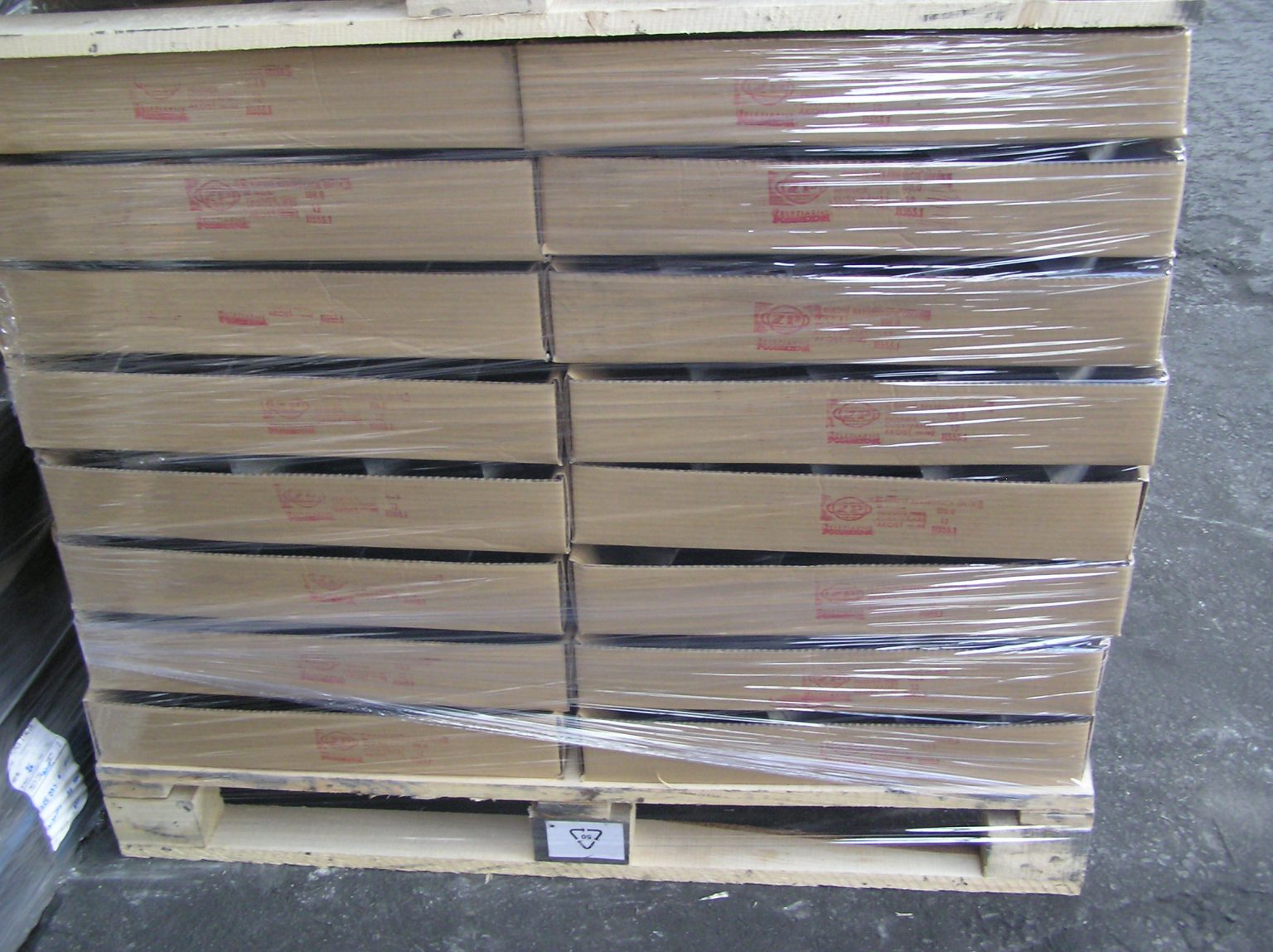 redukciePackaking in cardboard boxes put on wooden pallets